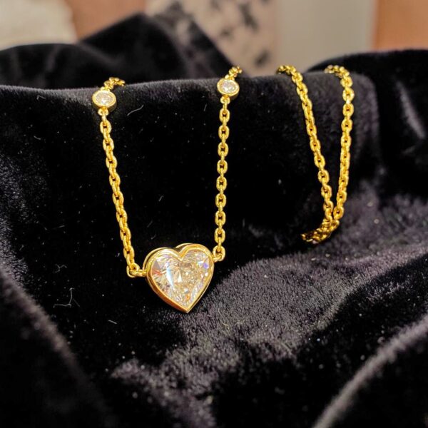 GIA Certified 6 Carats Heart Round Shape H/VS1 Diamonds Necklace 18K Yellow Gold