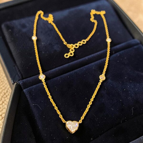 GIA Certified 1.80 ct Heart Round Shape F/VS1 Diamonds Station Necklace 18K Gold