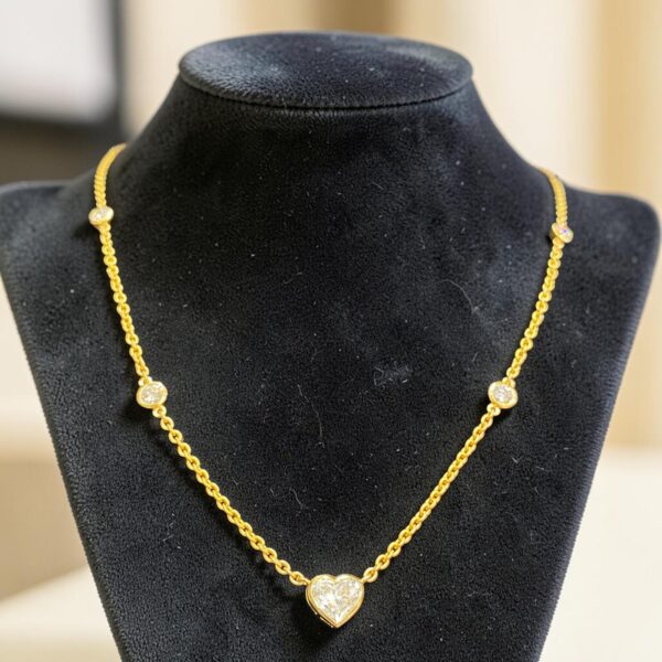 GIA Certified 1.80 ct Heart Round Shape F/VS1 Diamonds Station Necklace 18K Gold