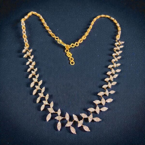Stunning 1.50 Cts Round Brilliant F/VS1 Diamonds Illusion Necklace 14K Gold