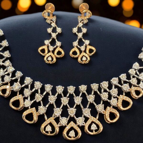 Stunning 2.35 Cts Round Brilliant Cut Diamonds Necklace Earrings Set in 14K Gold