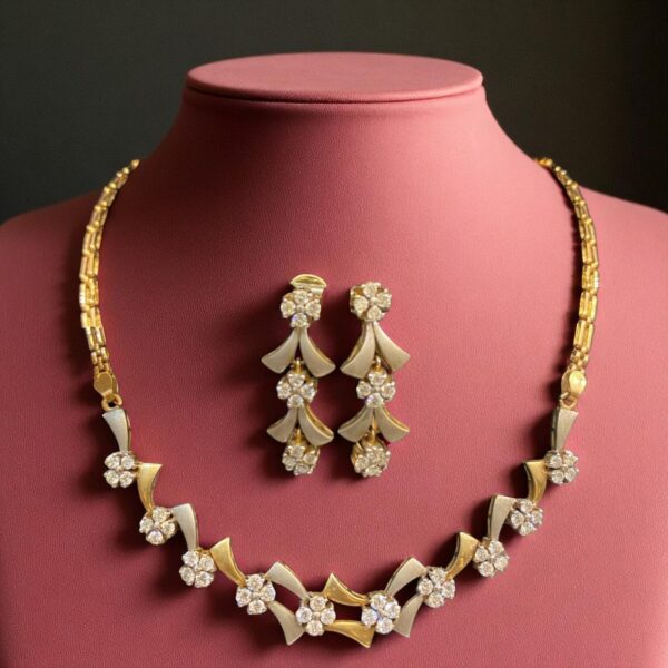 N-548 (16) Splendid 4.01 Cts Round Brilliant Diamonds Floral Necklace Earrings Set 14K Gold