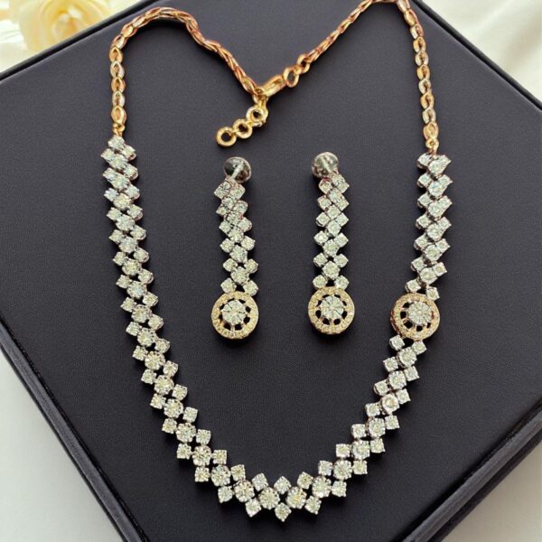 4.23 Carats Round Brilliant Cut Diamonds Necklace Earrings Set 14K Two-Tone Gold