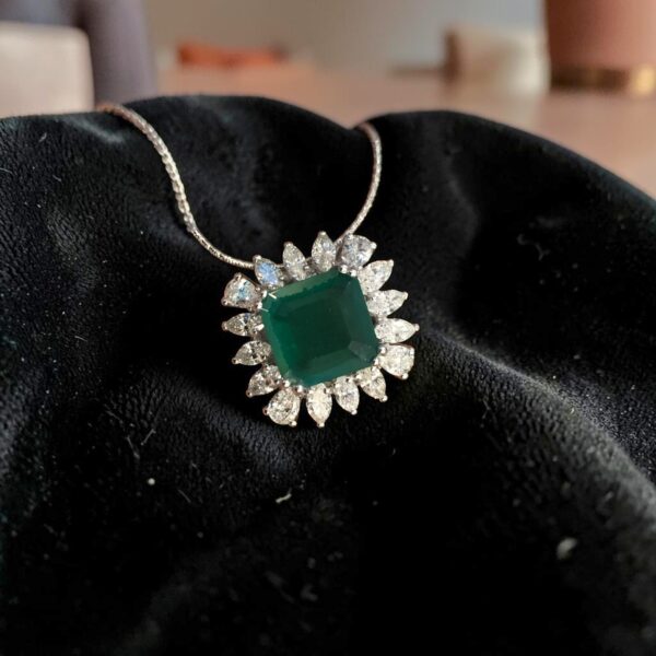 5.50 Cts Marquise Pear Shape F/VS1 Diamonds Emerald Necklace 18K Gold
