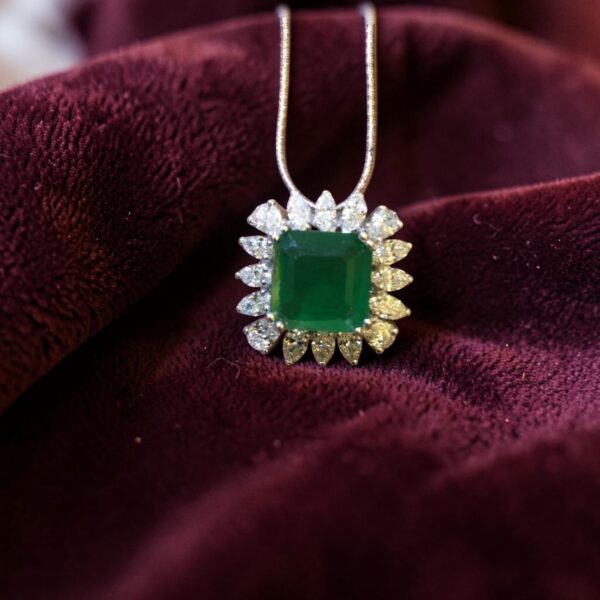 5.50 Cts Marquise Pear Shape F/VS1 Diamonds Emerald Necklace 18K Gold
