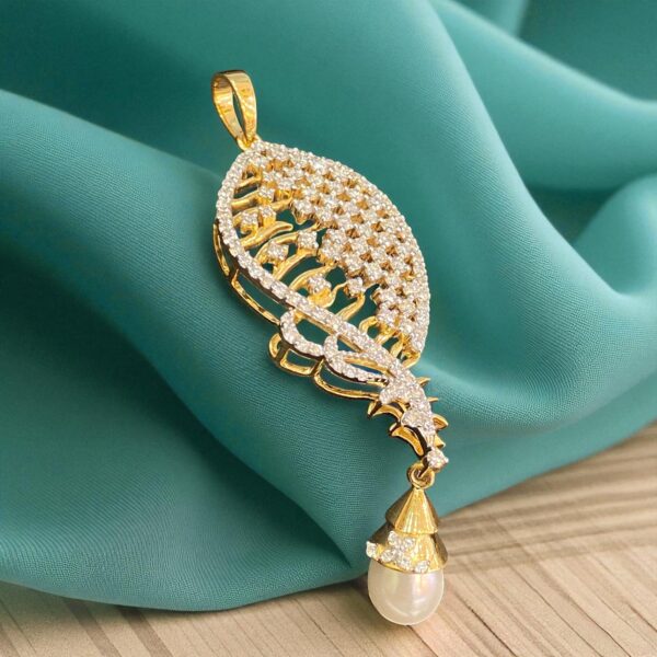 P-051 (30) 1.66 Cts Round Brilliant Cut F/VS1 Diamonds Feather Charm Pendant in 14K Yellow Gold