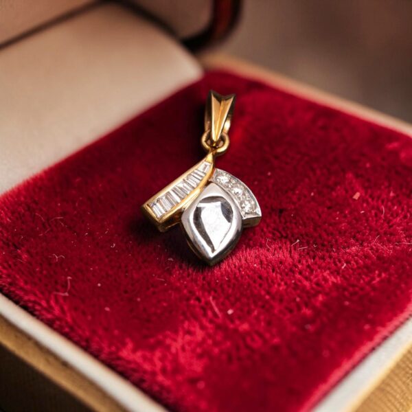 Stunning 0.60 Cts Round Baguette Shape F/VS1 Diamonds Pendant In 14K Yellow Gold