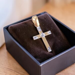 P-089 (8) Classy 0.20 Cts Round Brilliant F/VS1 Diamonds Unisex Cross Pendant In 14K Gold