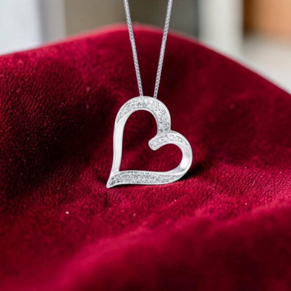 Beautiful 0.40 Cts Round Brilliant F/VS1 Diamonds Heart Pendant 14K White Gold