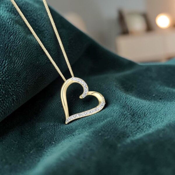 Dazzling 0.40 Cts Round Brilliant F/VS1 Diamonds Heart Pendant 14K Yellow Gold