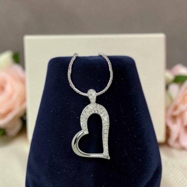Stunning 0.82 Carats Round Brilliant F/VS1 Diamonds Heart Pendant 14K White Gold