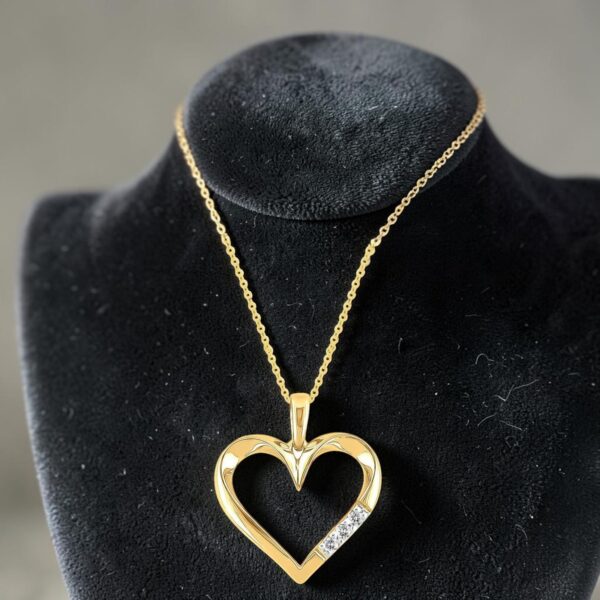 0.30 Cts Round Brilliant F/VS1 Diamonds Open Heart Pendant In 14K Gold