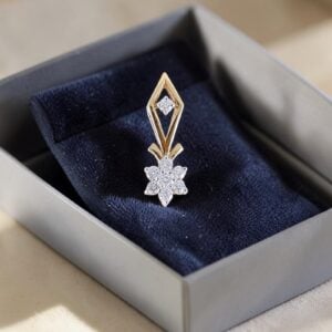 Stunning 0.40 Cts Round Brilliant F/VS1 Diamonds Floral Pendant 18K Yellow Gold