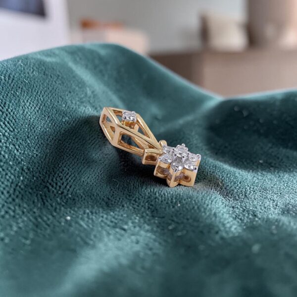P-095 (7) Stunning 0.40 Cts Round Brilliant F/VS1 Diamonds Floral Pendant 18K Yellow Gold