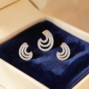 Pave 1.25 Cts Round Brilliant F/VS1 Diamonds Comma Pendant Earrings Set 18K Gold