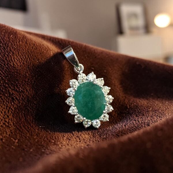 Dazzling 6.30 Cts Round Brilliant F/VS1 Diamonds Emerald Pendant 14K White Gold