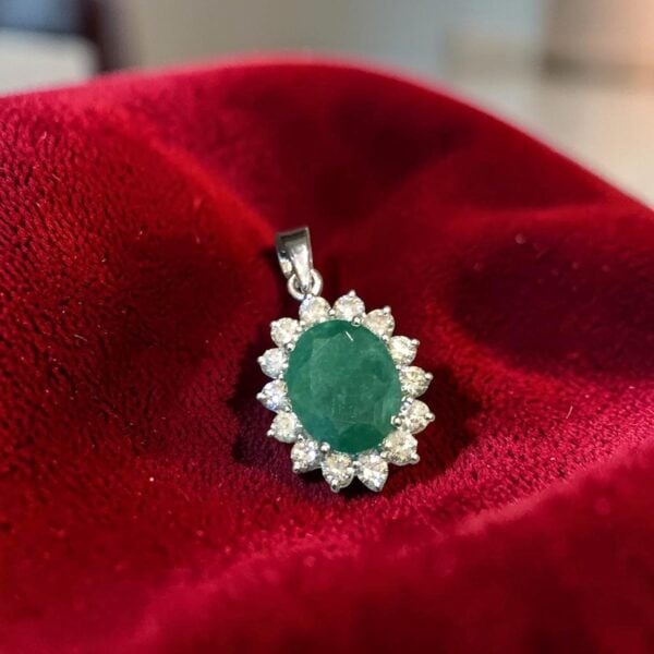 Dazzling 6.30 Cts Round Brilliant F/VS1 Diamonds Emerald Pendant 14K White Gold