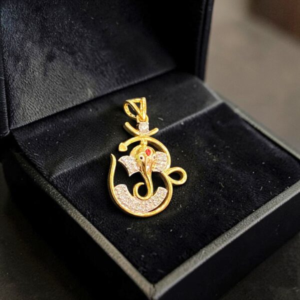 Gorgeous 0.28 Cts Round Brilliant F/VS1 Diamonds Unisex Ganesha Pendant 14K Gold
