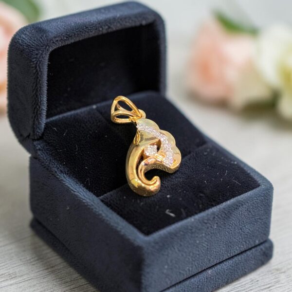 P-107 (21) Exquisite 0.15 Cts Round Brilliant F/VS1 Diamonds Lord Ganesha Pendant 14K Gold