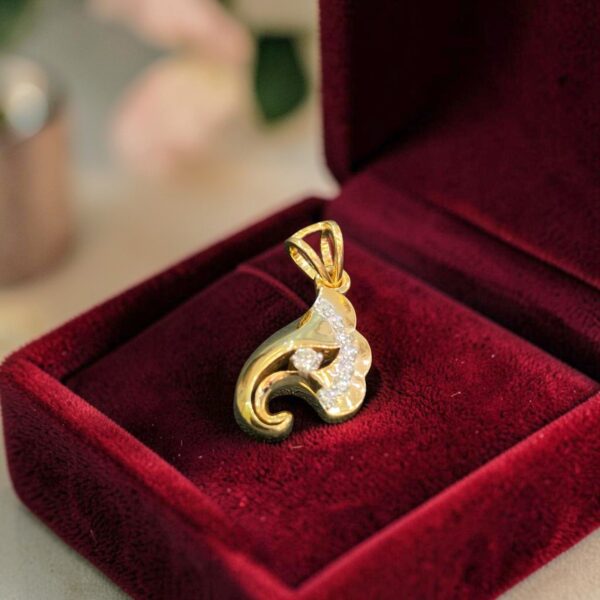 P-107 (22) Exquisite 0.15 Cts Round Brilliant F/VS1 Diamonds Lord Ganesha Pendant 14K Gold