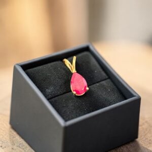 Gorgeous 4.30 Carats Lab Grown Ruby Unisex Split Bail Pendant in 18K Gold