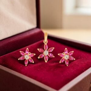 4.83 Ct Round Brilliant F/VS1 Diamonds Ruby Pendant Earrings Set 18K Yellow Gold