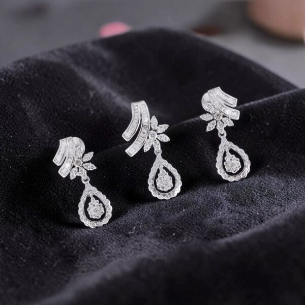 3.66 Cts Round Baguette Shape F/VS1 Diamonds Pendant Earrings Set in 14K White Gold