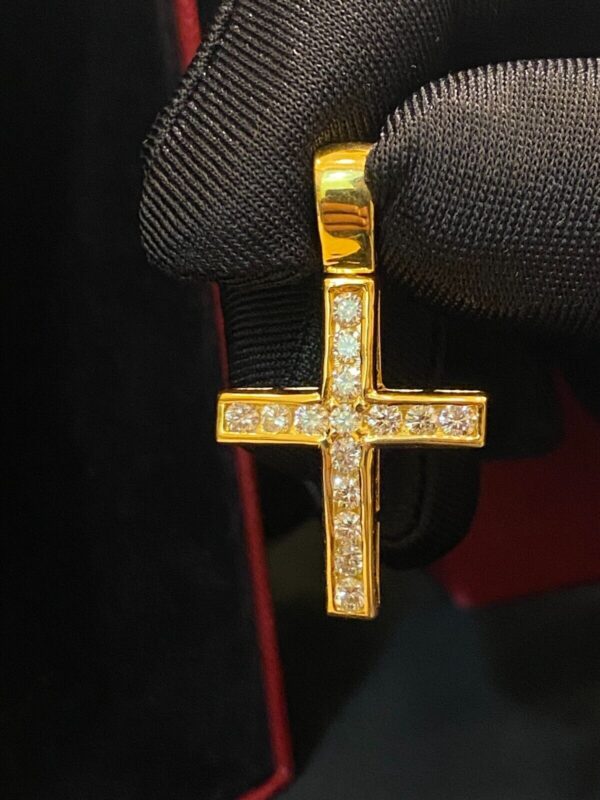 Pave 1.05 Cts Round Brilliant Cut Diamonds Unisex Channel Cross Pendant In 14K Gold