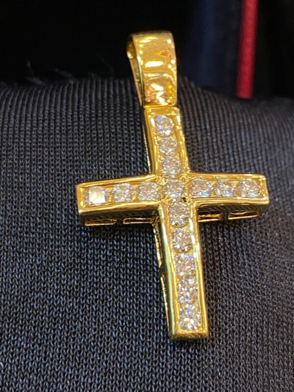 Pave 1.05 Cts Round Brilliant Cut Diamonds Unisex Channel Cross Pendant In 14K Gold