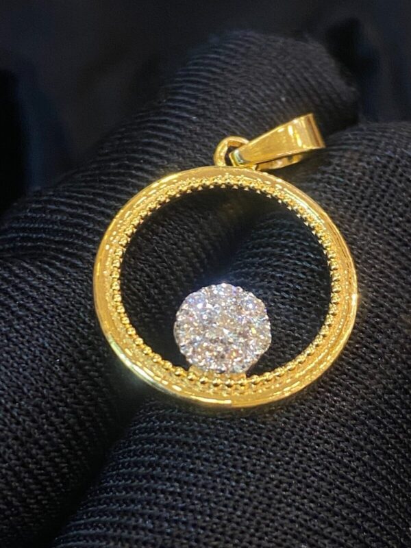 Stunning 0.26 Carats Round Brilliant Cut Diamonds Circle Pendant In 750 18K Gold