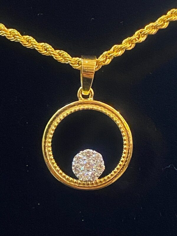 Stunning 0.26 Carats Round Brilliant Cut Diamonds Circle Pendant In 750 18K Gold