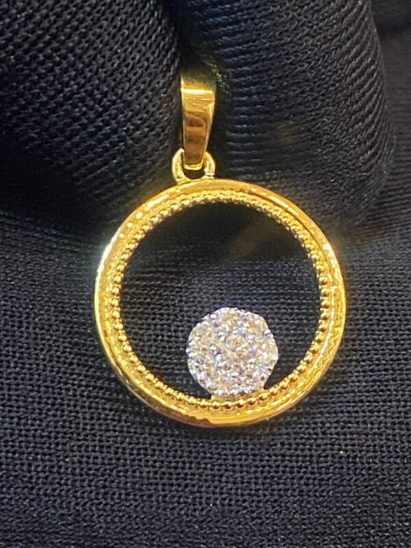 Stunning 0.26 Carats Round Brilliant Cut Diamonds Circle Pendant In 750 18K Gold