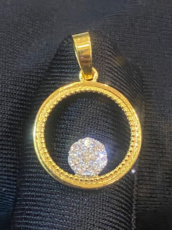Stunning 0.26 Carats Round Brilliant Cut Diamonds Circle Pendant In 750 18K Gold