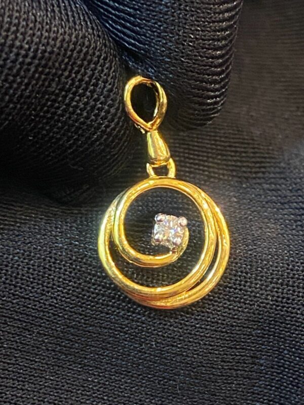 Stunning 0.07 Cts Round Brilliant Cut Natural Diamond Spiral Pendant In 18K Gold
