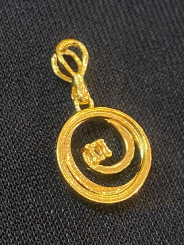 Stunning 0.07 Cts Round Brilliant Cut Natural Diamond Spiral Pendant In 18K Gold
