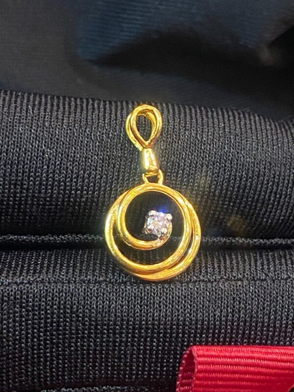 Stunning 0.07 Cts Round Brilliant Cut Natural Diamond Spiral Pendant In 18K Gold