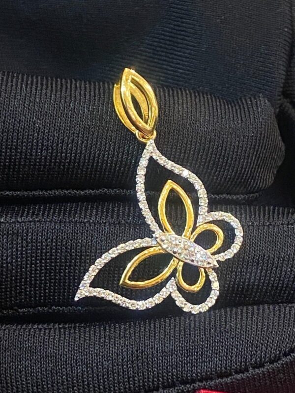Pave 0.80 Cts Round Brilliant Cut Natural Diamonds Butterfly Pendant In 18K Gold