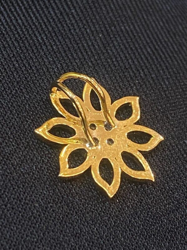 P-481 (12) Pave 0.20 Carats Round Brilliant Cut Natural Diamonds Floral Pendant In 18K Gold
