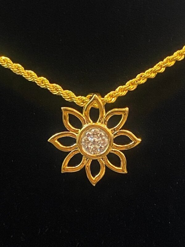 P-481 (3) Pave 0.20 Carats Round Brilliant Cut Natural Diamonds Floral Pendant In 18K Gold