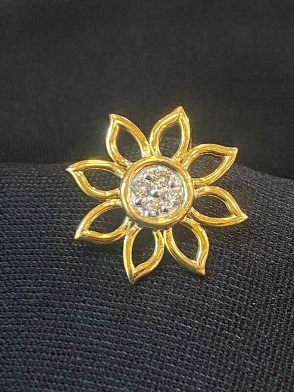 P-481 (7) Pave 0.20 Carats Round Brilliant Cut Natural Diamonds Floral Pendant In 18K Gold
