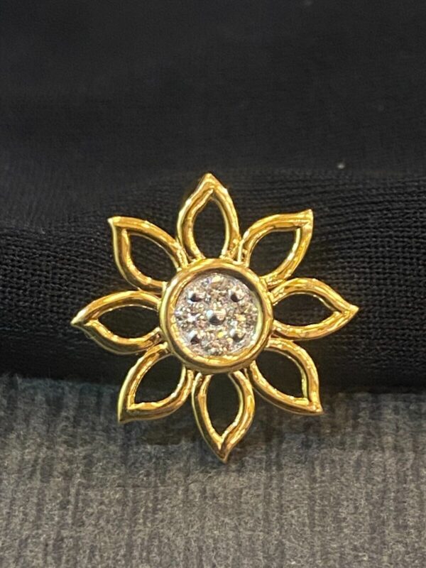 P-481 (8) Pave 0.20 Carats Round Brilliant Cut Natural Diamonds Floral Pendant In 18K Gold