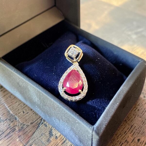 Pave 2.31 Cts Round Brilliant F/VS1 Diamonds Ruby Teardrop Pendant In 18K Gold