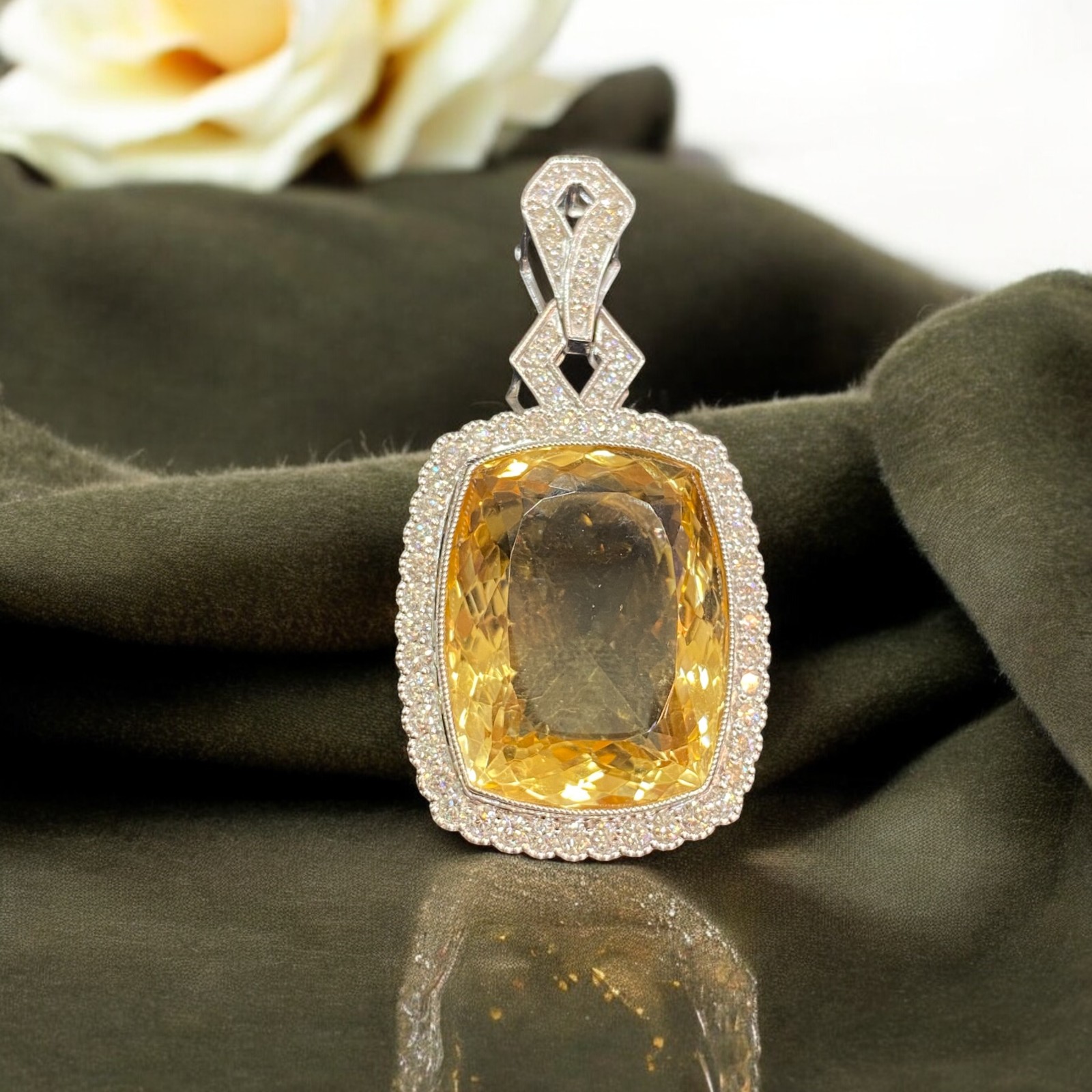 Pendentif Art Déco 18K Or Blanc - Citrine 47,56 Cts + Diamants 2,10 Cts - Neuf Certifié
