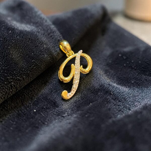 0.54 Cts Round Brilliant F/VS1 Diamonds Alphabet "P" Unisex Pendant In 14K Gold
