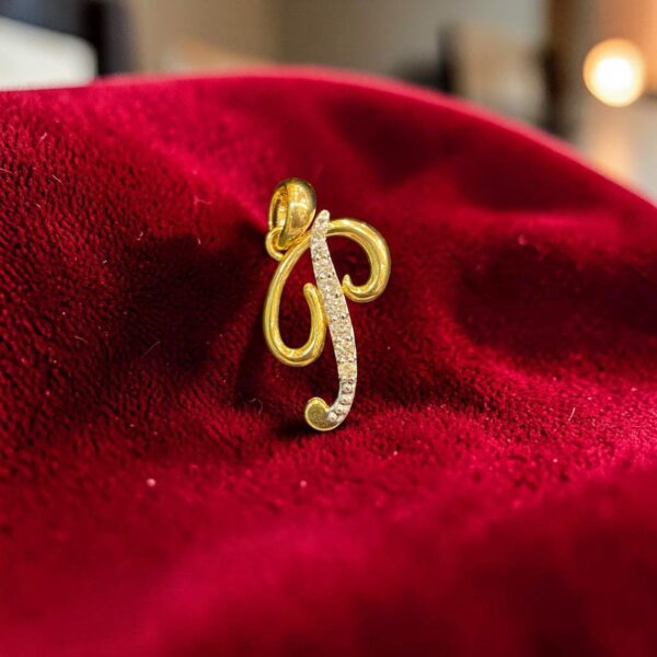 0.54 Cts Round Brilliant F/VS1 Diamonds Alphabet "P" Unisex Pendant In 14K Gold