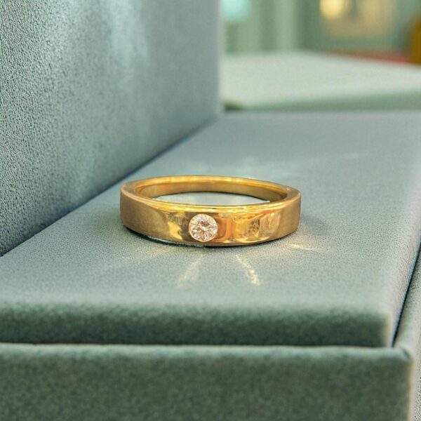 Classy 0.10 Cts Round Brilliant Cut Diamond Unisex Engagement Band Ring 18K Gold
