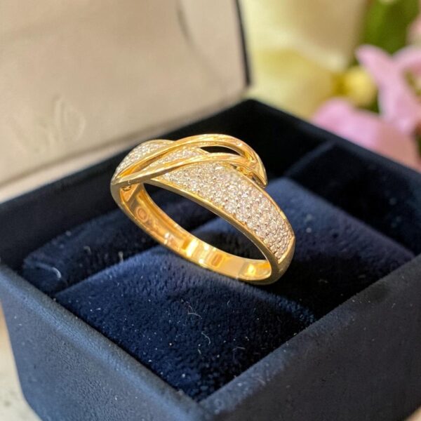 R-056 (31) Pave 0.72 Cts Round Brilliant F/VS1 Diamonds 3-Row Engagement Band Ring 18K Gold