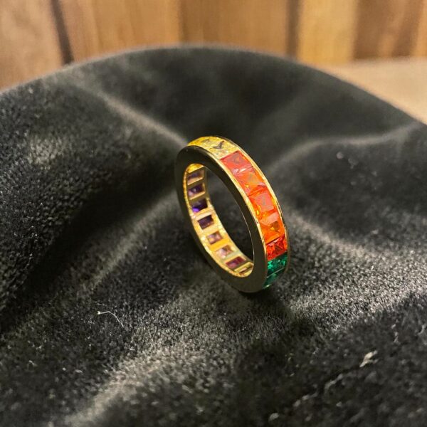Stunning 11.50 Carats Natural Princess Shape Sapphires Unisex Band Ring 18K Gold