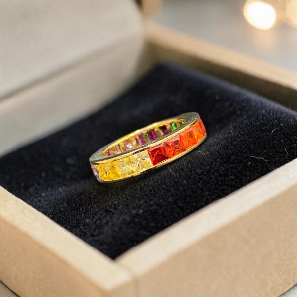 Stunning 11.50 Carats Natural Princess Shape Sapphires Unisex Band Ring 18K Gold