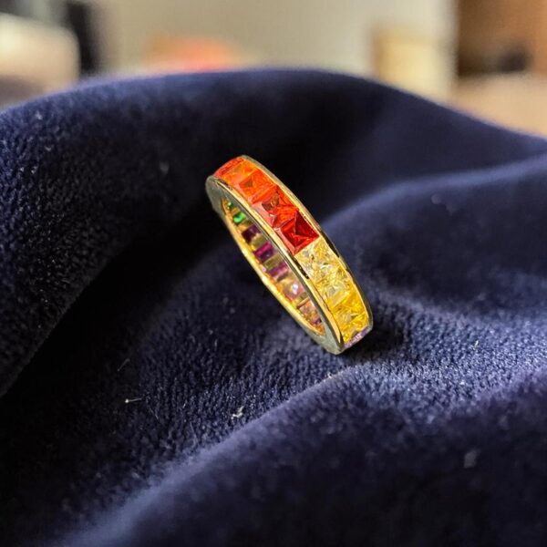 Stunning 11.50 Carats Natural Princess Shape Sapphires Unisex Band Ring 18K Gold